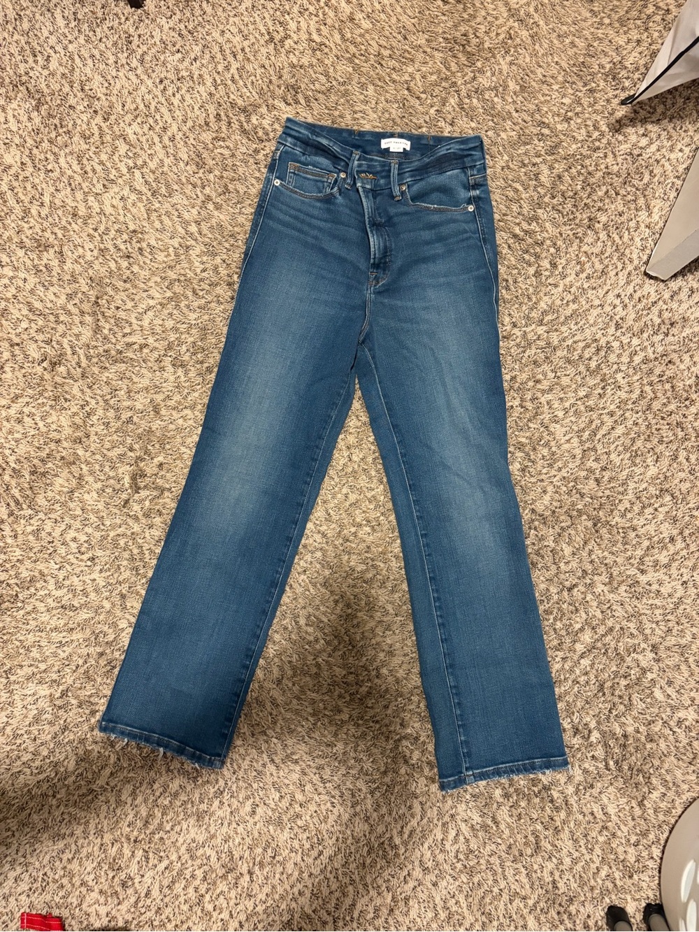 Good American Straight Leg Jeans in Medium Blue
